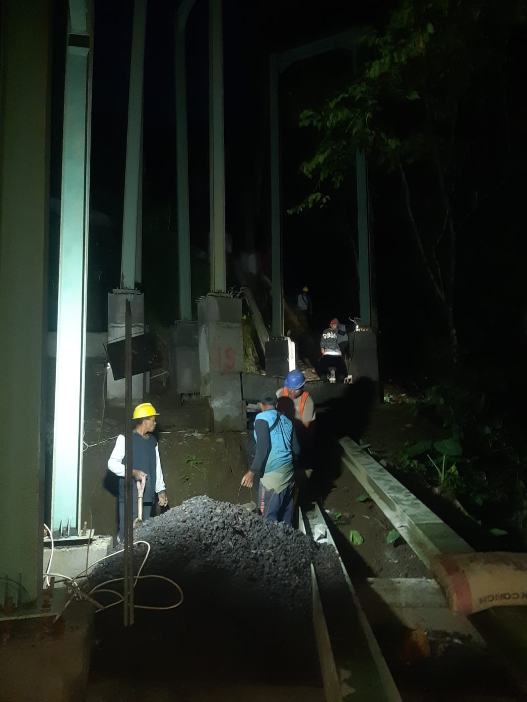 The Heights Munduk construction — suspended road and villas